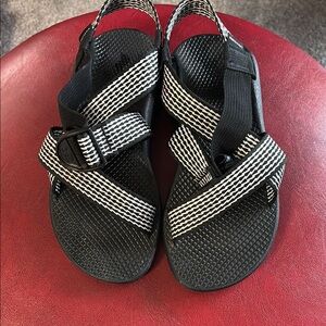 Chaco black and white, sandals